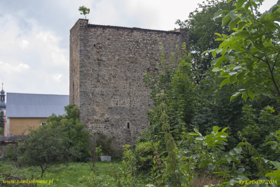 Wieża obronna w Starej Łomnicy