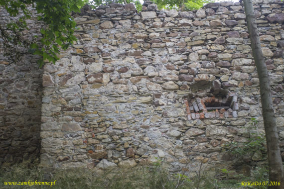 Wieża obronna w Starej Łomnicy