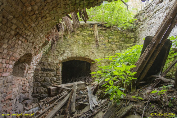 Wieża obronna w Starej Łomnicy