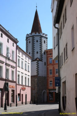 Miejskie mury obronne Prudnika wieża Bramy Dolnej