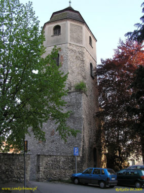 Miejskie mury obronne Strzelec Opolskich baszta przebudowana na dzwonnicę