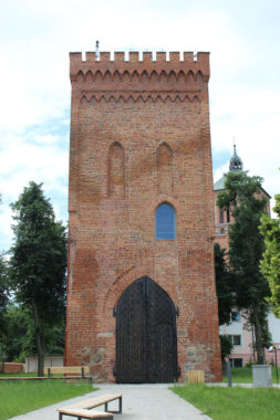 Zdjęcia Punktu Informacji Turystycznej MBP w Braniewie. Zamek w Braniewie wieża bramna