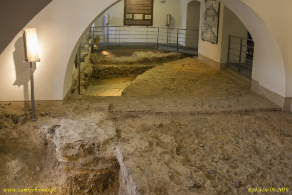 Brno zamek &Scaron;pilberk fundamenty cylindrycznej gotyckiej wieży