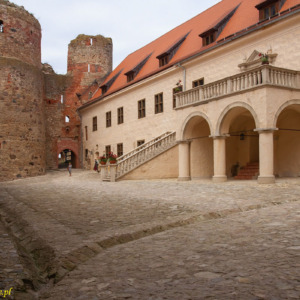 Zamek w Bausce dziedziniec renesansowy