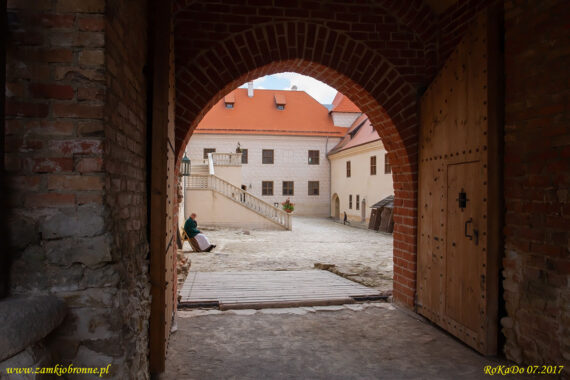 Zamek w Bausce brama