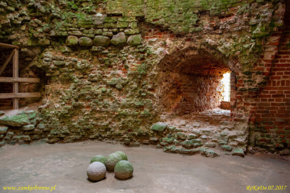 Zamek w Bausce wieża główna