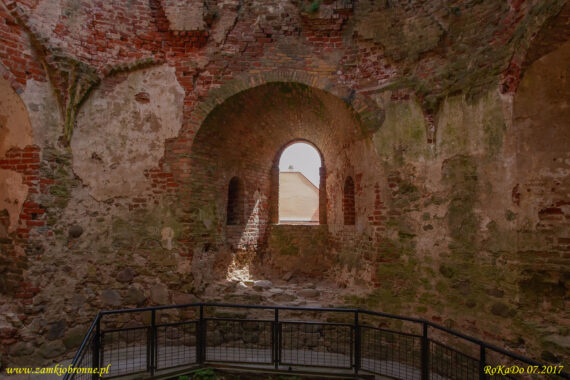 Zamek w Bausce wieża główna