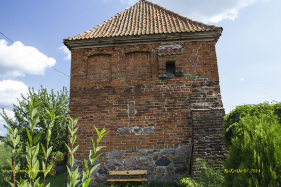 Tolkmicko zachowana baszta obronna