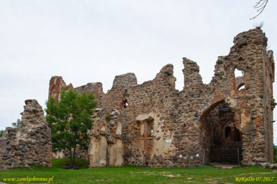 Zamek w Dobele zamek g&oacute;rny