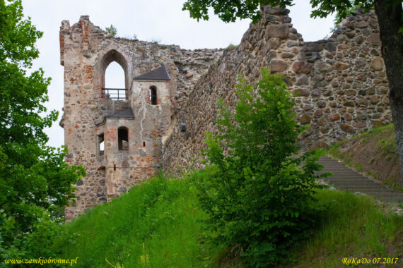 Zamek w Dobele zamek g&oacute;rny