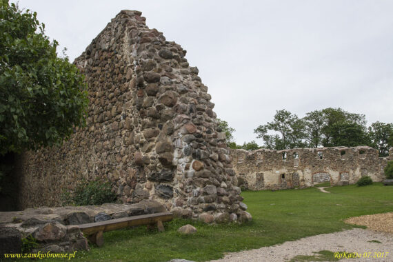 Zamek w Dobele podzamcze