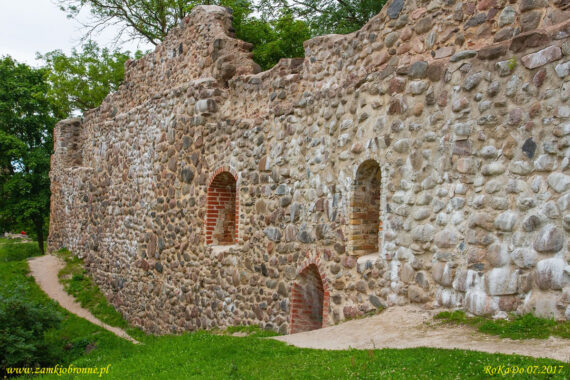 Zamek w Dobele podzamcze