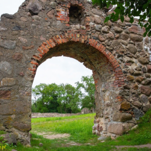 Zamek w Dobele podzamcze