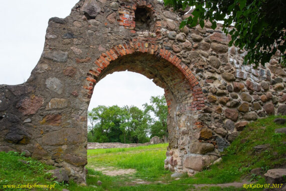 Zamek w Dobele podzamcze