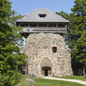 Zamek Sigulda wieża Gauja