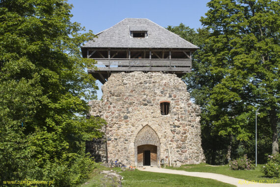 Zamek Sigulda wieża Gauja