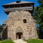 Zamek Sigulda wieża Gauja