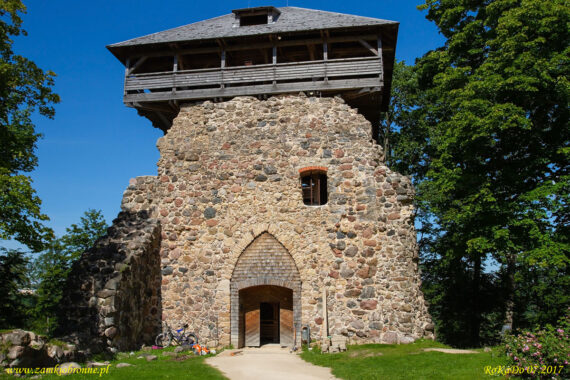 Zamek Sigulda wieża Gauja