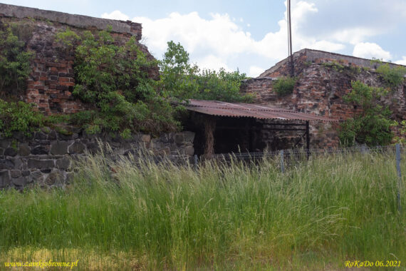 Niemodlin miejskie mury obronne pozostałości baszty