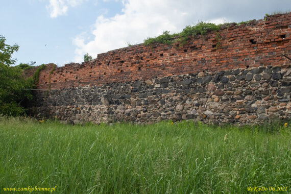 Niemodlin miejskie mury obronne