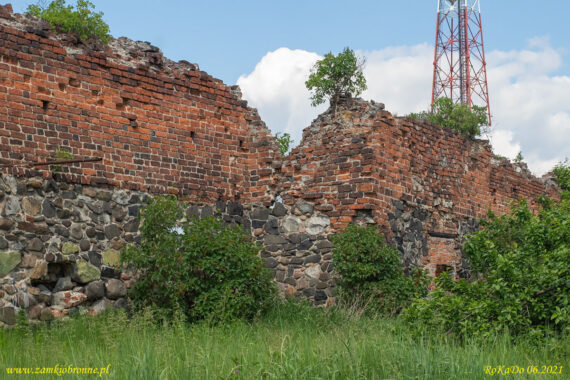 Niemodlin miejskie mury obronne pozostałości baszty