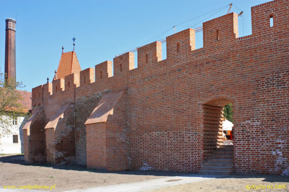 Opole zrekonstruowany fragment murów obronnych
