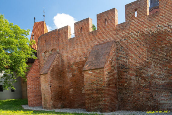 Opole zrekonstruowany fragment mur&oacute;w obronnych