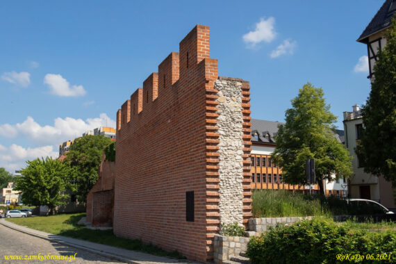 Opole zrekonstruowany fragment murów obronnych