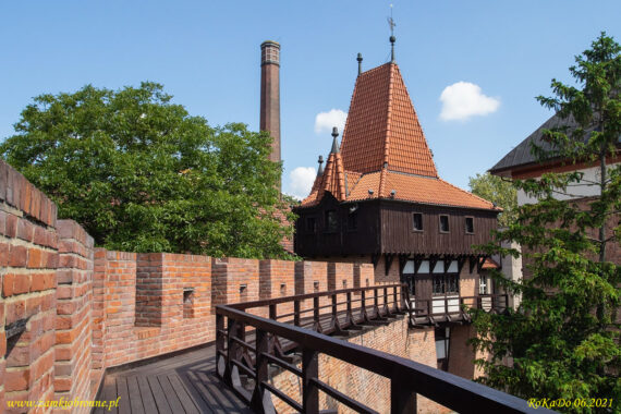 Opole zrekonstruowany fragment mur&oacute;w z basztą Rybacką