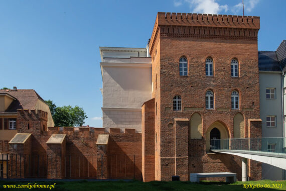 Opole zrekonstruowany fragment murów przy tzw. Zamku Górnym