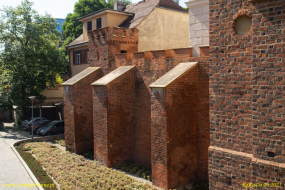 Opole zrekonstruowany fragment mur&oacute;w przy tzw. Zamku G&oacute;rnym