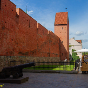Ryga mury miejskie fragment zrekonstruowanych umocnień