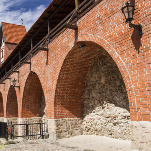 Ryga mury miejskie fragment zrekonstruowanych umocnień