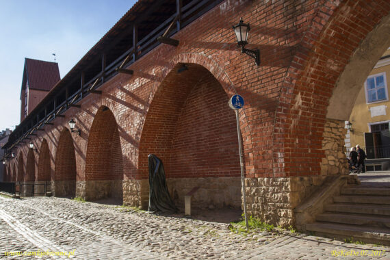 Ryga mury miejskie fragment zrekonstruowanych umocnień