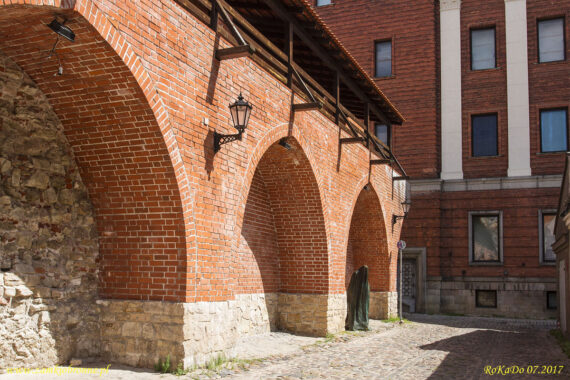 Ryga mury miejskie fragment zrekonstruowanych umocnień