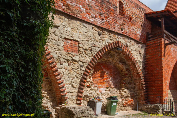 Ryga mury miejskie fragment zrekonstruowanych umocnień