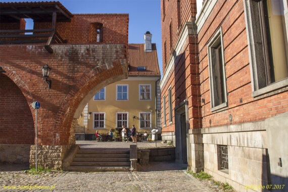 Ryga mury miejskie fragment zrekonstruowanych umocnień