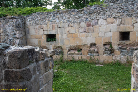 Zamek Lenno we Wleniu dom romański