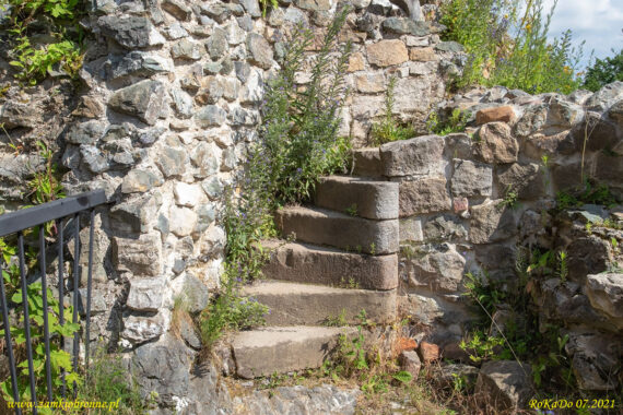 Zamek Lenno we Wleniu relikt klatki schodowej