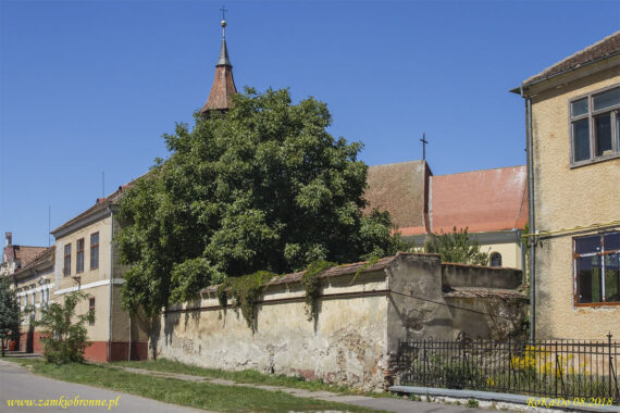 Kości&oacute;ł obronny w Bod