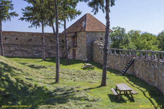 Kości&oacute;ł obronny w Ilieni