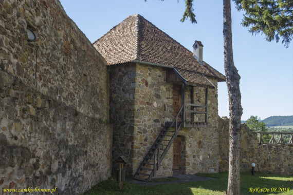 Kości&oacute;ł obronny w Ilieni