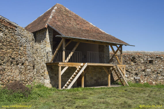 Kości&oacute;ł obronny w Ilieni