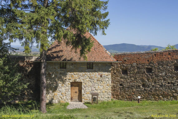 Kości&oacute;ł obronny w Ilieni