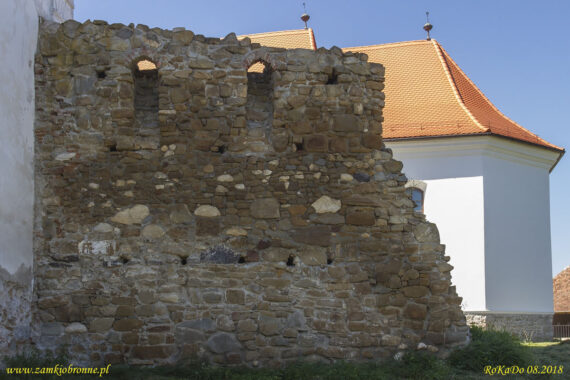Kości&oacute;ł obronny w Ilieni