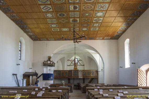 Kości&oacute;ł obronny w Ilieni