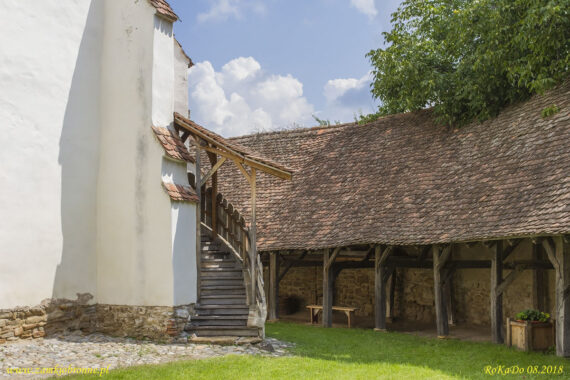 Kości&oacute;ł obronny w Buneşti