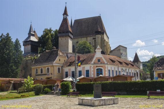 Kości&oacute;ł obronny w Biertan