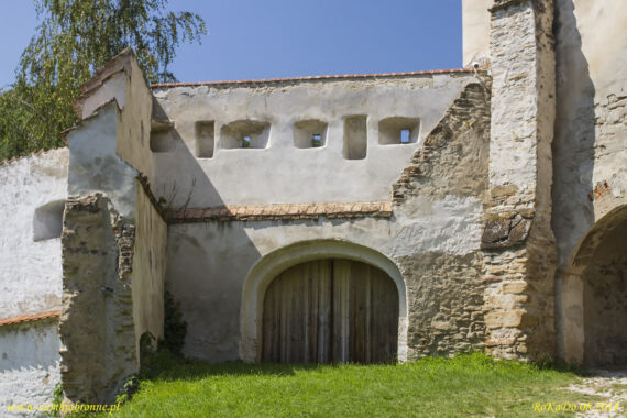 Kości&oacute;ł obronny w Biertan