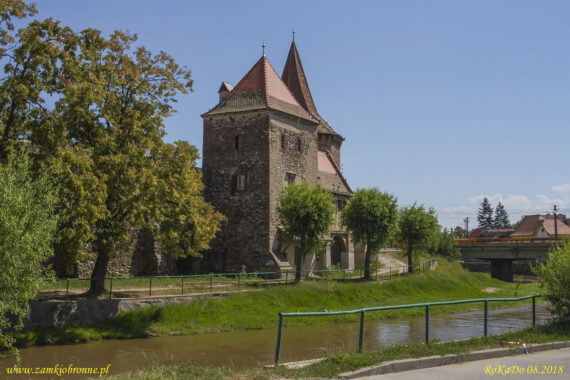 Kości&oacute;ł obronny w Cristian